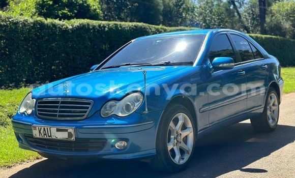 Oofamaa Mercedes Viano Other Makiinaa iti Nairobi keessatti Nairobi keessatti