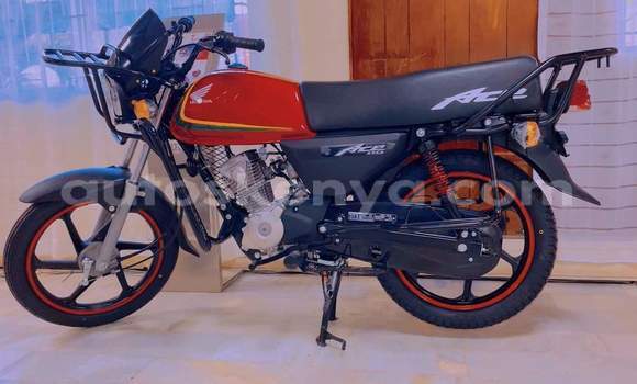 Haaraa Honda ACE CB 125 Red Doqdoqqee iti Nairobi keessatti Nairobi keessatti Haaraa Honda ACE CB 125 Red Doqdoqqee iti Nairobi keessatti Nairobi keessatti