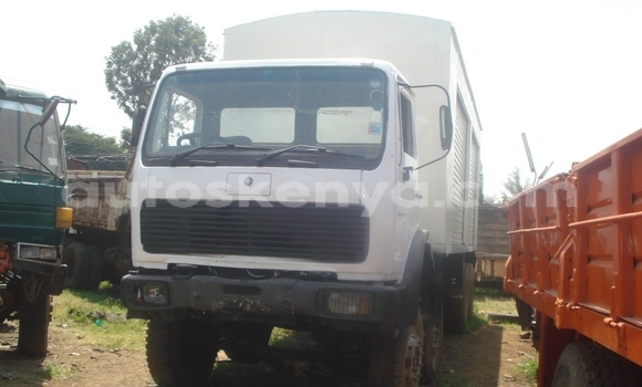 Nunua Ilio tumika Mercedes-Benz GLC 250D Nyeusi Lori ndani ya Nairobi nchini Nairobi