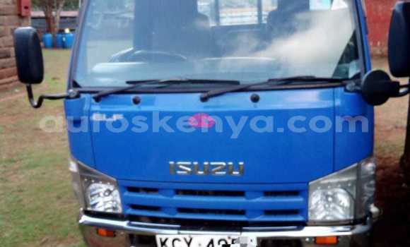 Oofamaa Isuzu Elf Blue Netiree iti Bura keessatti Northeast Kenya keessatti