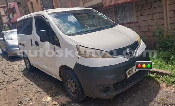 Nunua Ilio tumika Nissan NV200 Nyeupe Gari ndani ya Bura nchini Kaskazini Mashariki mwa Kenya