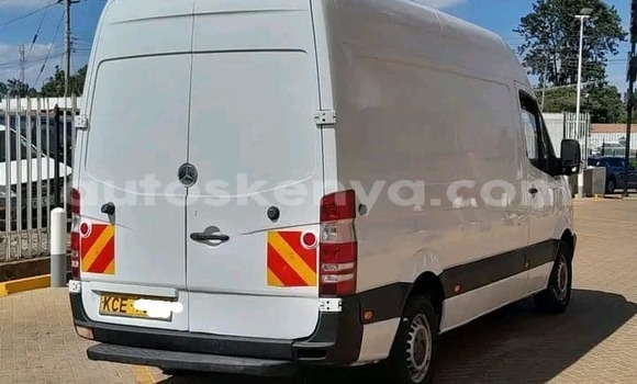 Buy Used Mercedes-Benz CLS250 White Car in Bura in Northeast Kenya Buy Used Mercedes-Benz CLS250 White Car in Bura in Northeast Kenya