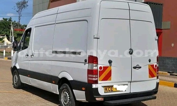 Buy Used Mercedes-Benz CLS250 White Car in Bura in Northeast Kenya Buy Used Mercedes-Benz CLS250 White Car in Bura in Northeast Kenya