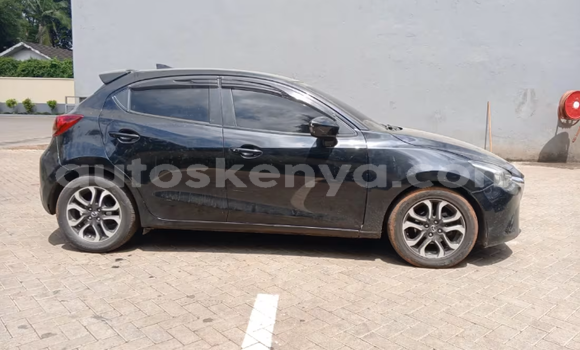 Oofamaa AM General HMMWV (Humvee) Black Makiinaa iti Bomet keessatti Rift Valley keessatti