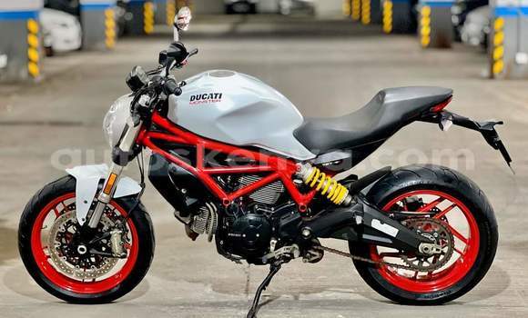 Nunua Ilio tumika Ducati Monster Nyeupe Bike ndani ya Nairobi nchini Nairobi