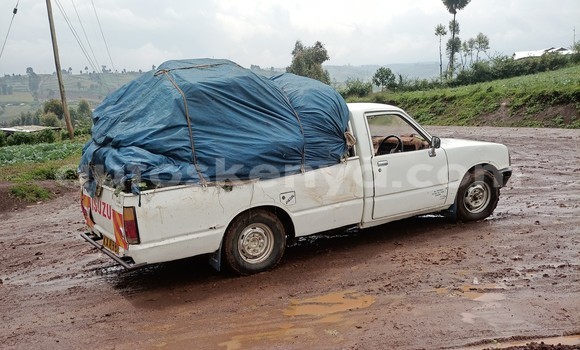 Nunua Ilio tumika Isuzu N–serie Nyeupe Lori ndani ya Nairobi nchini Nairobi