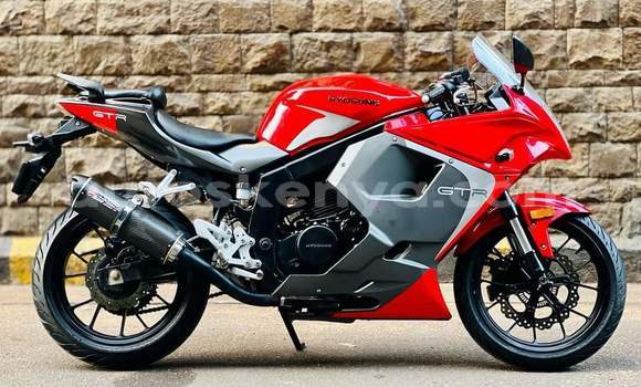 Nunua Ilio tumika Hyosung GT Nyekundu Bike ndani ya Nairobi nchini Nairobi