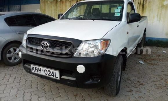Oofamaa Toyota Hillux White Netiree iti Machakos keessatti Nairobi keessatti