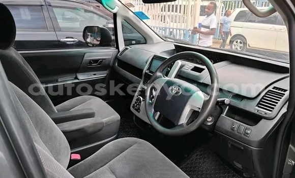 Oofamaa Toyota Voxy Other Makiinaa iti Nairobi keessatti Nairobi keessatti
