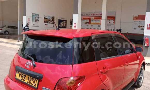 Oofamaa Toyota IST Red Makiinaa iti Bute keessatti Northeast Kenya keessatti