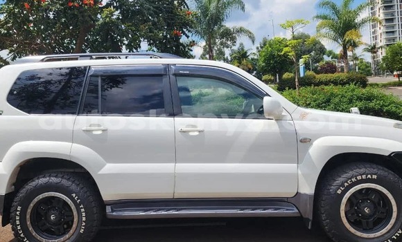 Nunua Ilio tumika Toyota Prado Nyeupe Gari ndani ya Changamwe nchini Pwani