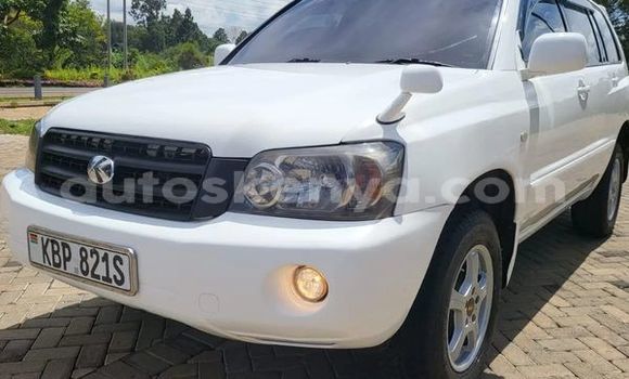 Nunua Ilio tumika Toyota Kluger Nyeupe Gari ndani ya Bute nchini Kaskazini Mashariki mwa Kenya