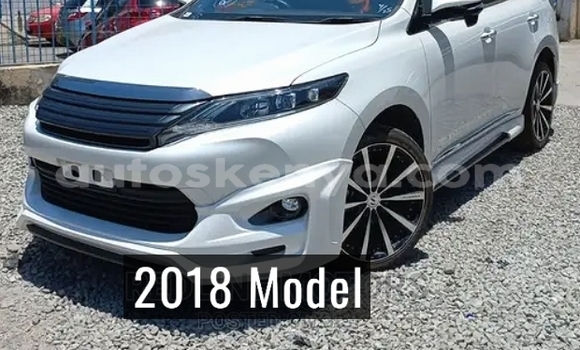 Oofamaa Toyota Harrier White Makiinaa iti Meru keessatti East Kenya keessatti