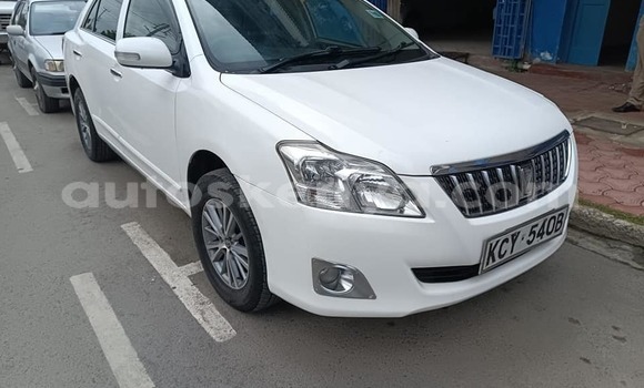 Oofamaa Toyota Premio White Makiinaa iti Machakos keessatti Nairobi keessatti