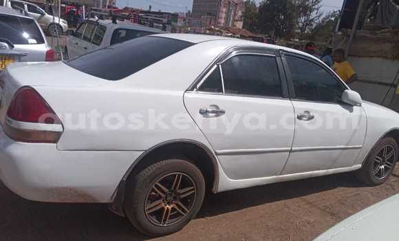 Oofamaa Toyota Mark II White Makiinaa iti Nairobi keessatti Nairobi keessatti