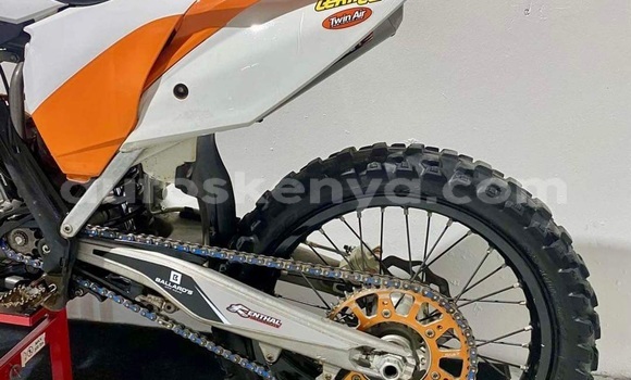 Oofamaa KTM 250 Red Doqdoqqee iti Nairobi keessatti Nairobi keessatti Oofamaa KTM 250 Red Doqdoqqee iti Nairobi keessatti Nairobi keessatti