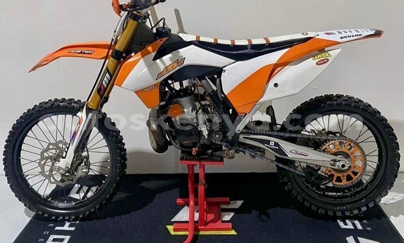 Oofamaa KTM 250 Red Doqdoqqee iti Nairobi keessatti Nairobi keessatti Oofamaa KTM 250 Red Doqdoqqee iti Nairobi keessatti Nairobi keessatti