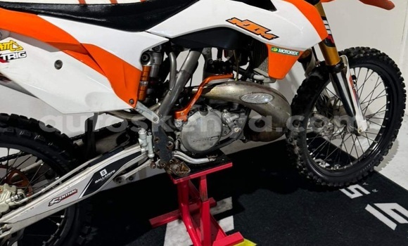 Oofamaa KTM 250 Red Doqdoqqee iti Nairobi keessatti Nairobi keessatti Oofamaa KTM 250 Red Doqdoqqee iti Nairobi keessatti Nairobi keessatti