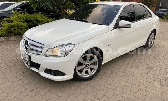 Nunua Ilio tumika Mercedes-Benz C-Classe Nyeupe Gari ndani ya Nairobi nchini Nairobi Nunua Ilio tumika Mercedes-Benz C-Classe Nyeupe Gari ndani ya Nairobi nchini Nairobi