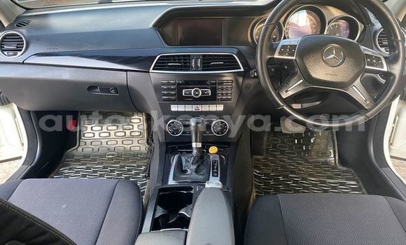 Nunua Ilio tumika Mercedes-Benz C-Classe Nyeupe Gari ndani ya Nairobi nchini Nairobi Nunua Ilio tumika Mercedes-Benz C-Classe Nyeupe Gari ndani ya Nairobi nchini Nairobi