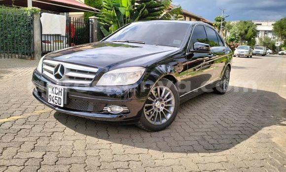 Oofamaa Mercedes-Benz C-Classe Black Makiinaa iti Nairobi keessatti Nairobi keessatti