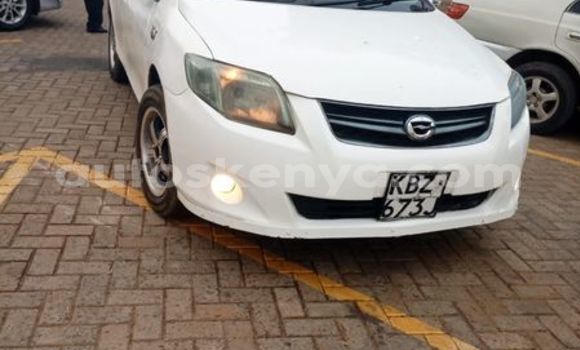Nunua Ilio tumika Toyota Axio Nyeupe Gari ndani ya Nairobi nchini Nairobi