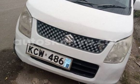 Nunua Ilio tumika Suzuki Wagon R+ Nyeupe Gari ndani ya Nairobi nchini Nairobi