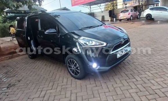 Oofamaa Toyota Sienta Black Makiinaa iti Nairobi keessatti Nairobi keessatti