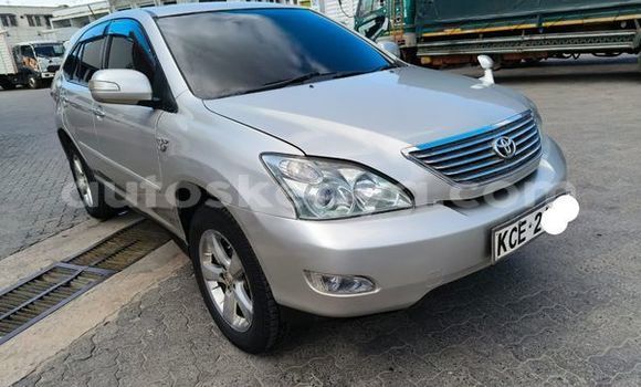 Oofamaa Toyota Harrier Silver Makiinaa iti Nairobi keessatti Nairobi keessatti
