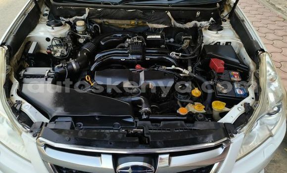 Oofamaa Subaru Legacy White Makiinaa iti Nairobi keessatti Nairobi keessatti Oofamaa Subaru Legacy White Makiinaa iti Nairobi keessatti Nairobi keessatti