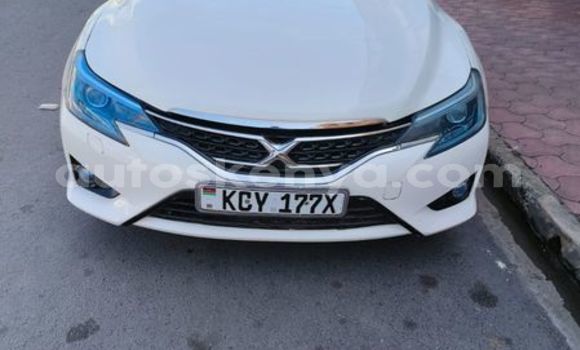 Nunua Ilio tumika Toyota Mark X Nyeupe Gari ndani ya Nairobi nchini Nairobi