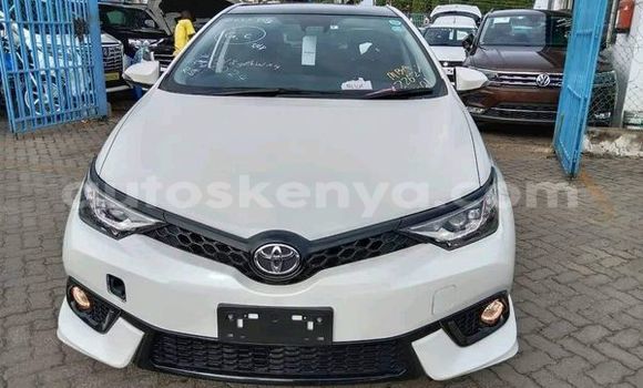 Oofamaa Toyota Auris White Makiinaa iti Nairobi keessatti Nairobi keessatti