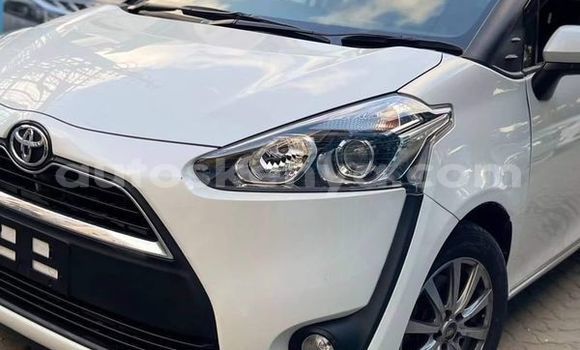 Oofamaa Toyota Sienta White Makiinaa iti Nairobi keessatti Nairobi keessatti Oofamaa Toyota Sienta White Makiinaa iti Nairobi keessatti Nairobi keessatti
