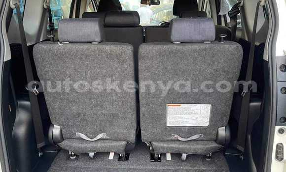 Oofamaa Toyota Sienta White Makiinaa iti Nairobi keessatti Nairobi keessatti Oofamaa Toyota Sienta White Makiinaa iti Nairobi keessatti Nairobi keessatti