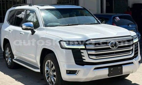 Buy Used Toyota Land Cruiser White Car in Nairobi in Nairobi