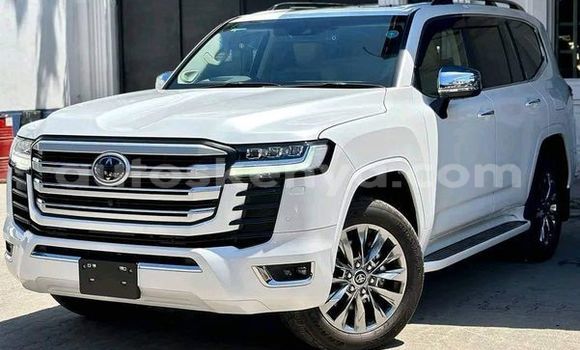 Oofamaa Toyota Land Cruiser White Makiinaa iti Nairobi keessatti Nairobi keessatti Oofamaa Toyota Land Cruiser White Makiinaa iti Nairobi keessatti Nairobi keessatti