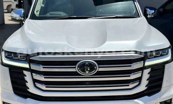 Oofamaa Toyota Land Cruiser White Makiinaa iti Nairobi keessatti Nairobi keessatti Oofamaa Toyota Land Cruiser White Makiinaa iti Nairobi keessatti Nairobi keessatti