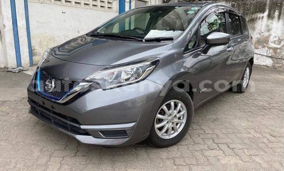 Oofamaa Nissan Note Brown Makiinaa iti Nairobi keessatti Nairobi keessatti