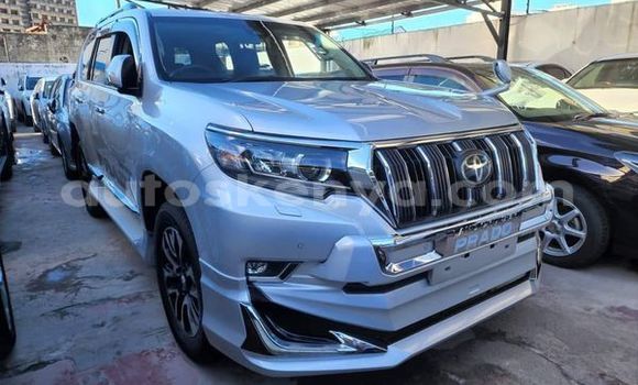 Oofamaa Toyota Prado Blue Makiinaa iti Nairobi keessatti Nairobi keessatti Oofamaa Toyota Prado Blue Makiinaa iti Nairobi keessatti Nairobi keessatti