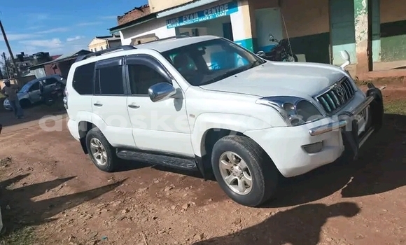 Nunua Ilio tumika Toyota Prado Nyingine Gari ndani ya Nakuru nchini Bonde la Ufafanuzi