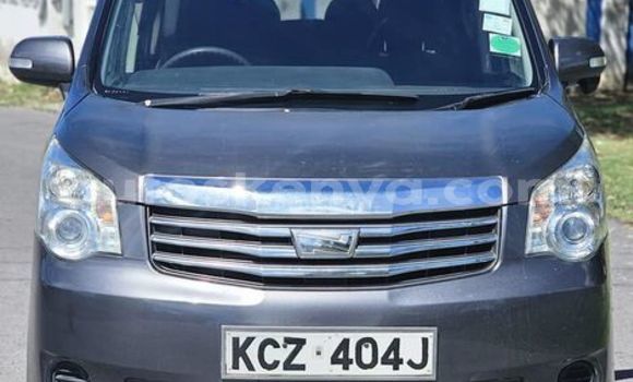 Oofamaa Toyota Noah Silver Makiinaa iti Machakos keessatti East Kenya keessatti
