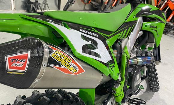 Oofamaa Kawasaki KX Green Doqdoqqee iti Nairobi keessatti Nairobi keessatti Oofamaa Kawasaki KX Green Doqdoqqee iti Nairobi keessatti Nairobi keessatti