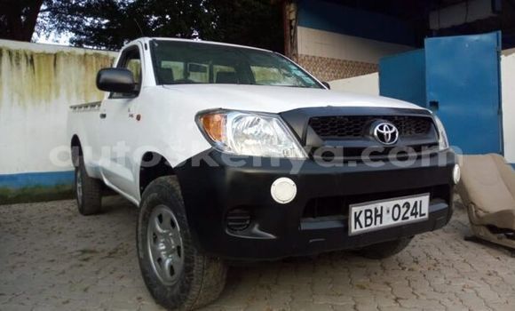 Oofamaa Toyota Hilux White Makiinaa iti Machakos keessatti East Kenya keessatti Oofamaa Toyota Hilux White Makiinaa iti Machakos keessatti East Kenya keessatti