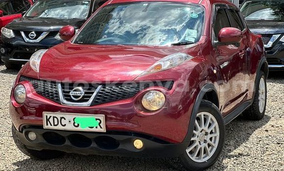 Oofamaa Nissan Juke Red Makiinaa iti Bura keessatti Northeast Kenya keessatti Oofamaa Nissan Juke Red Makiinaa iti Bura keessatti Northeast Kenya keessatti