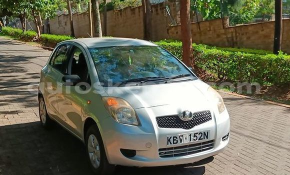 Oofamaa Toyota Vitz Other Makiinaa iti Bura keessatti Northeast Kenya keessatti