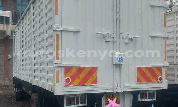 Oofamaa Mitsubishi Freeca White Makiinaa iti Busia keessatti West Kenya keessatti Oofamaa Mitsubishi Freeca White Makiinaa iti Busia keessatti West Kenya keessatti