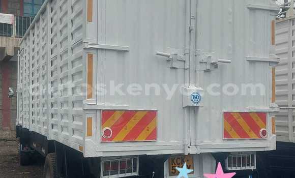 Oofamaa Mitsubishi Freeca White Makiinaa iti Busia keessatti West Kenya keessatti Oofamaa Mitsubishi Freeca White Makiinaa iti Busia keessatti West Kenya keessatti