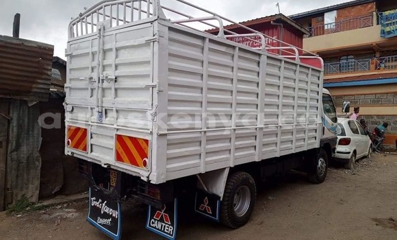 Oofamaa Mitsubishi FH10 White Netiree iti Busia keessatti West Kenya keessatti Oofamaa Mitsubishi FH10 White Netiree iti Busia keessatti West Kenya keessatti