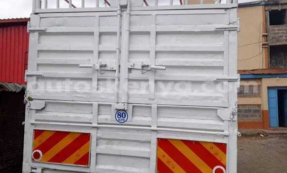 Oofamaa Mitsubishi FH10 White Netiree iti Busia keessatti West Kenya keessatti Oofamaa Mitsubishi FH10 White Netiree iti Busia keessatti West Kenya keessatti