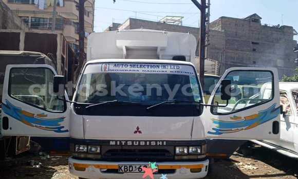 Oofamaa Mitsubishi FH10 White Netiree iti Busia keessatti West Kenya keessatti Oofamaa Mitsubishi FH10 White Netiree iti Busia keessatti West Kenya keessatti